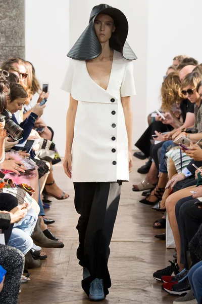Look 5